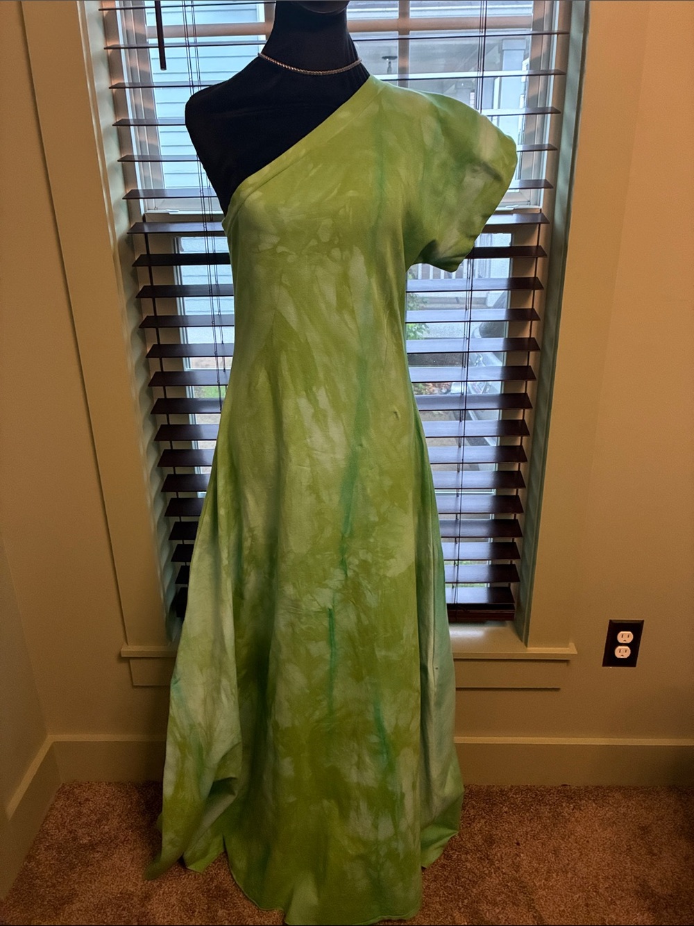 ONION by WHITNEY MERO
Hand dyed cotton one-shoulder block sleeve.